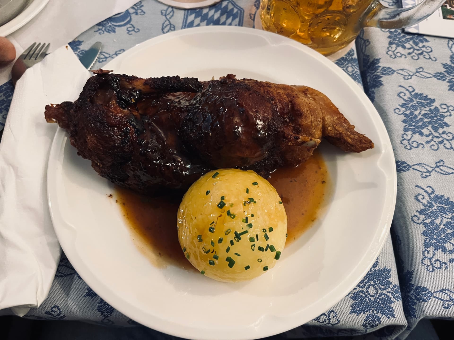 Bayersk kötträtt med potatisknödel och skysås